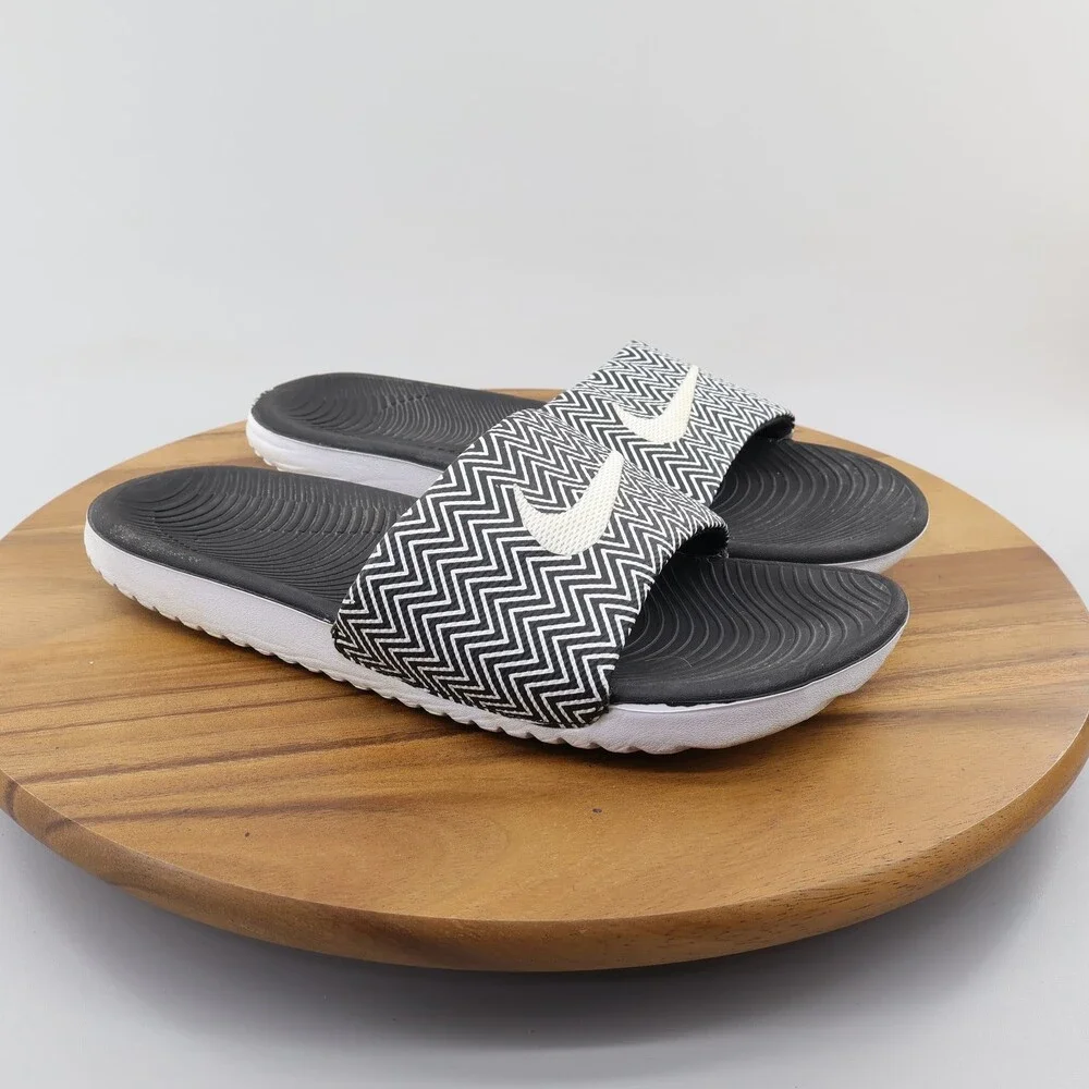 Nike Men's US 10 Black / White Chevron Print Slide Sandals Slides